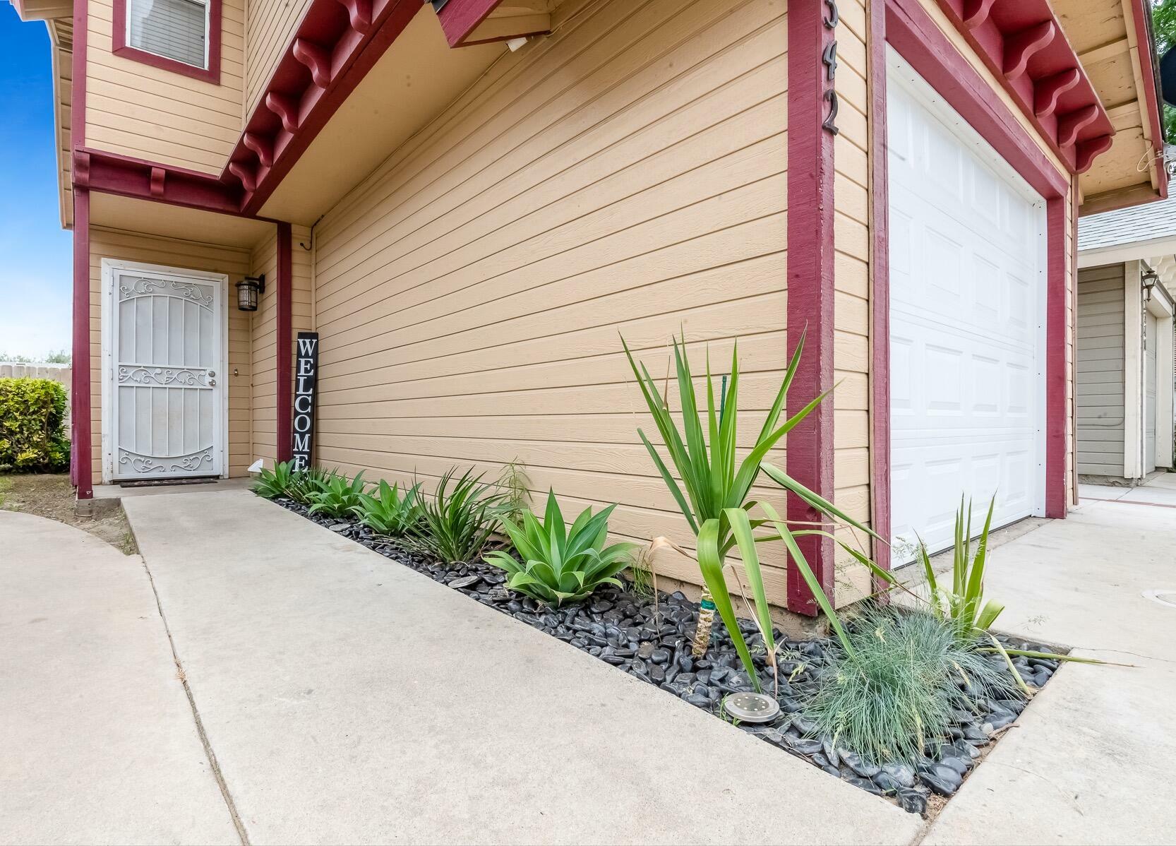 Property Photo: 2342 W Packwood Drive CA 93277