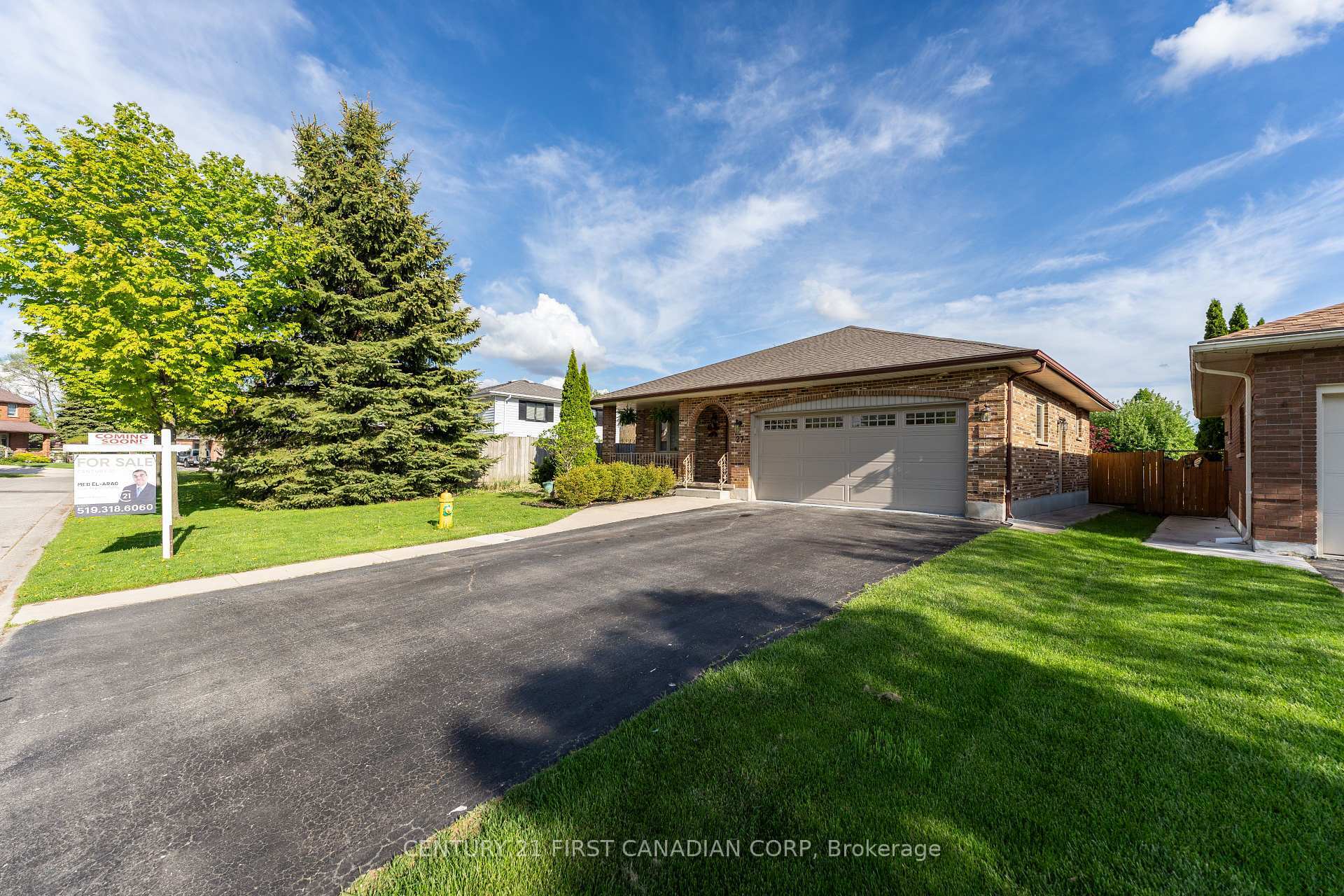 Property Photo: 27 Golfview Crescent ON N6C 5N2