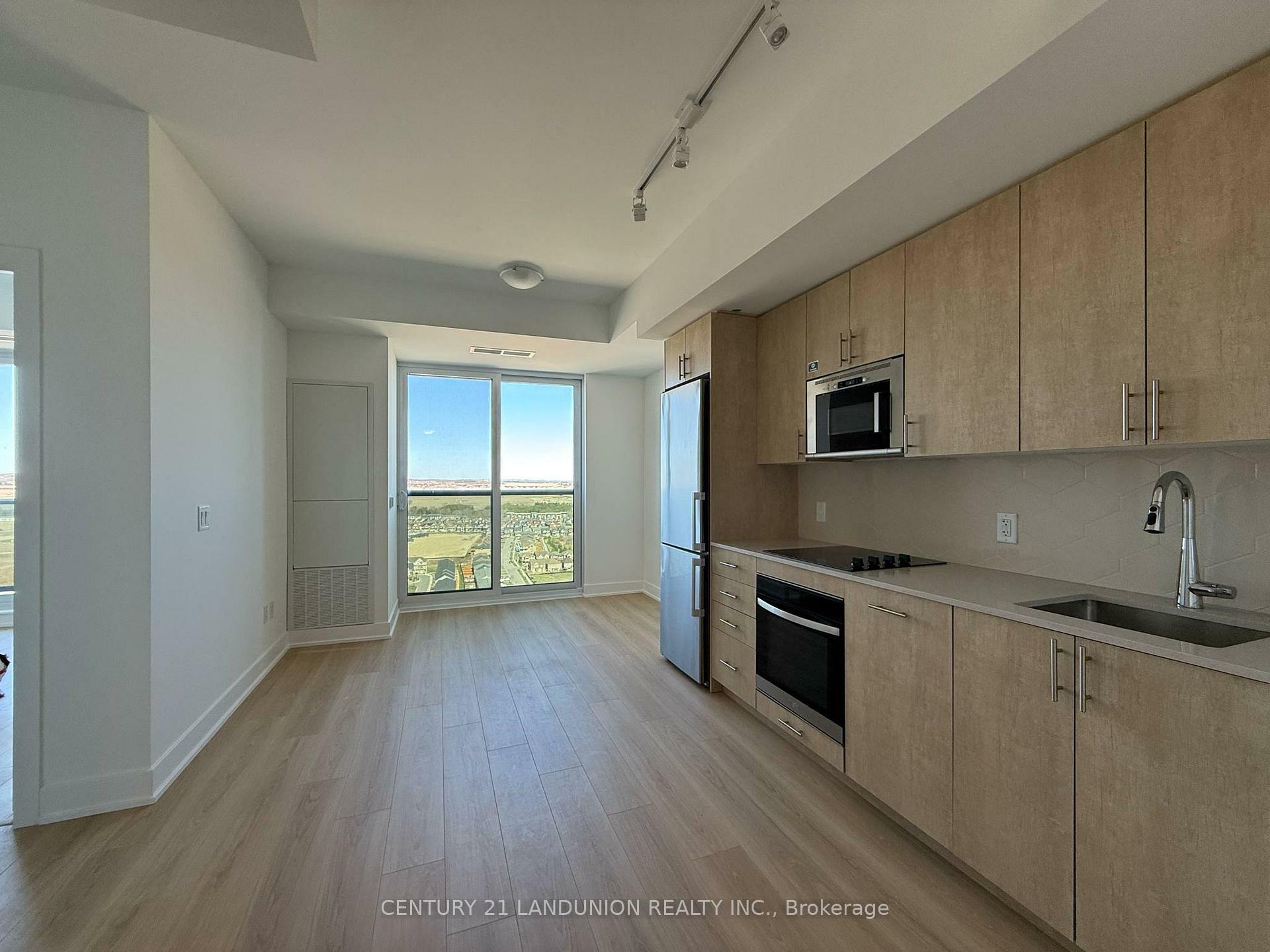 Property Photo: 2545 Simcoe Street N Ph03 ON L1L 0W3
