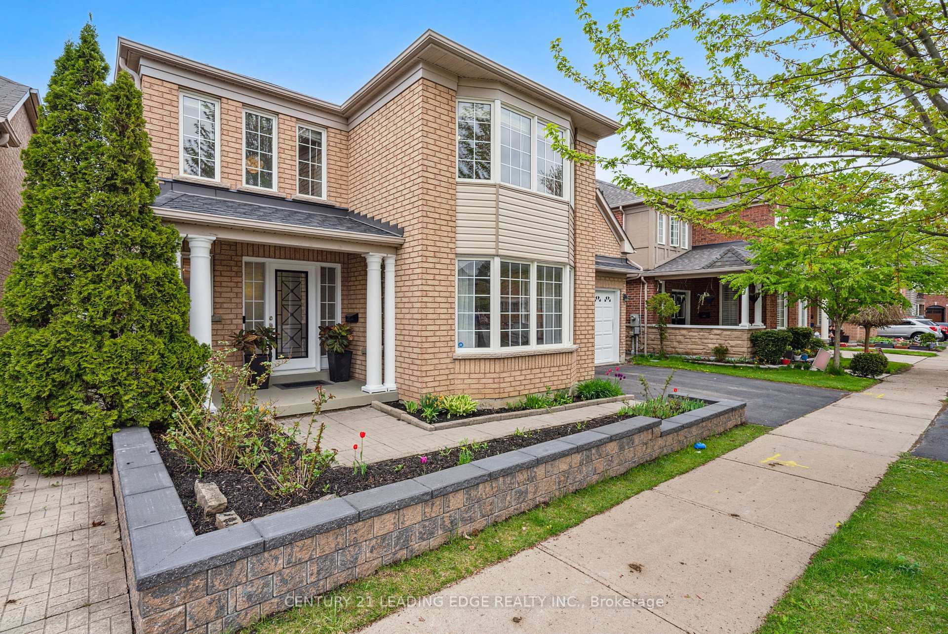Property Photo: 29 Alden Square ON L1T 4Z2