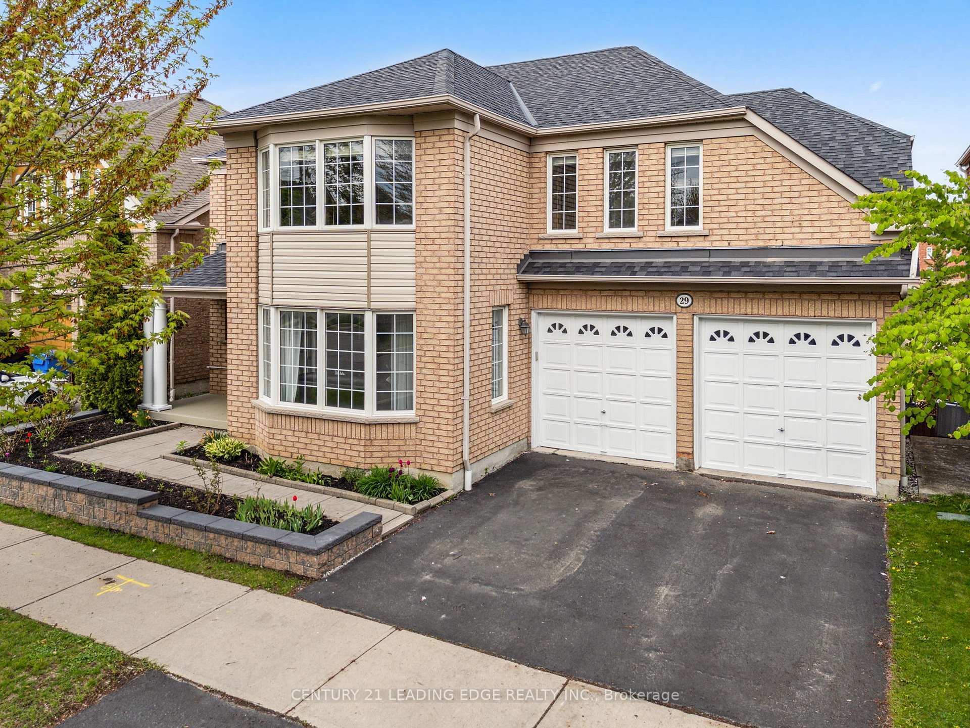 Photo de la propriété: 29 Alden Square ON L1T 4Z2