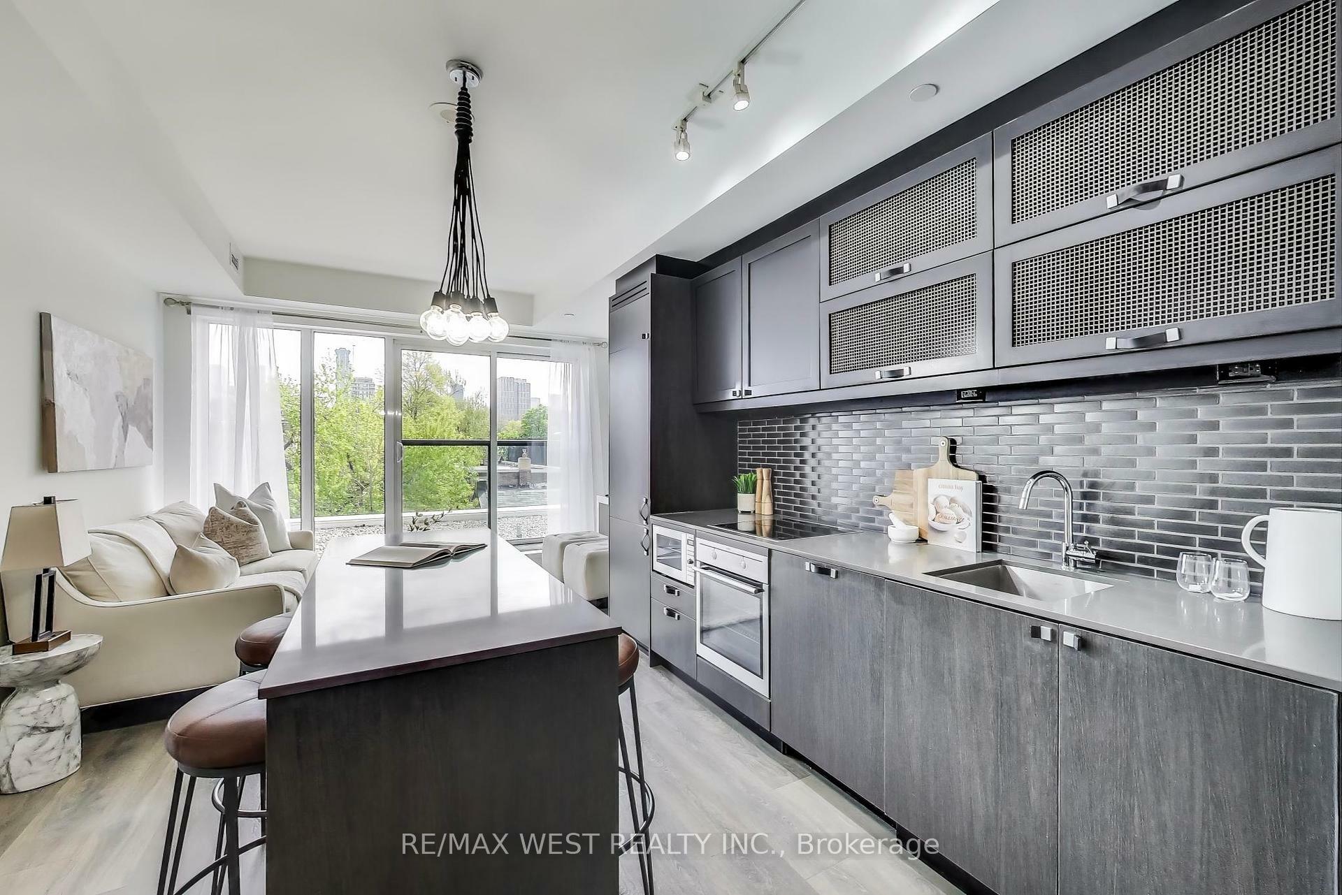 Property Photo:  783 Bathurst Street 307  ON M5S 0A8 