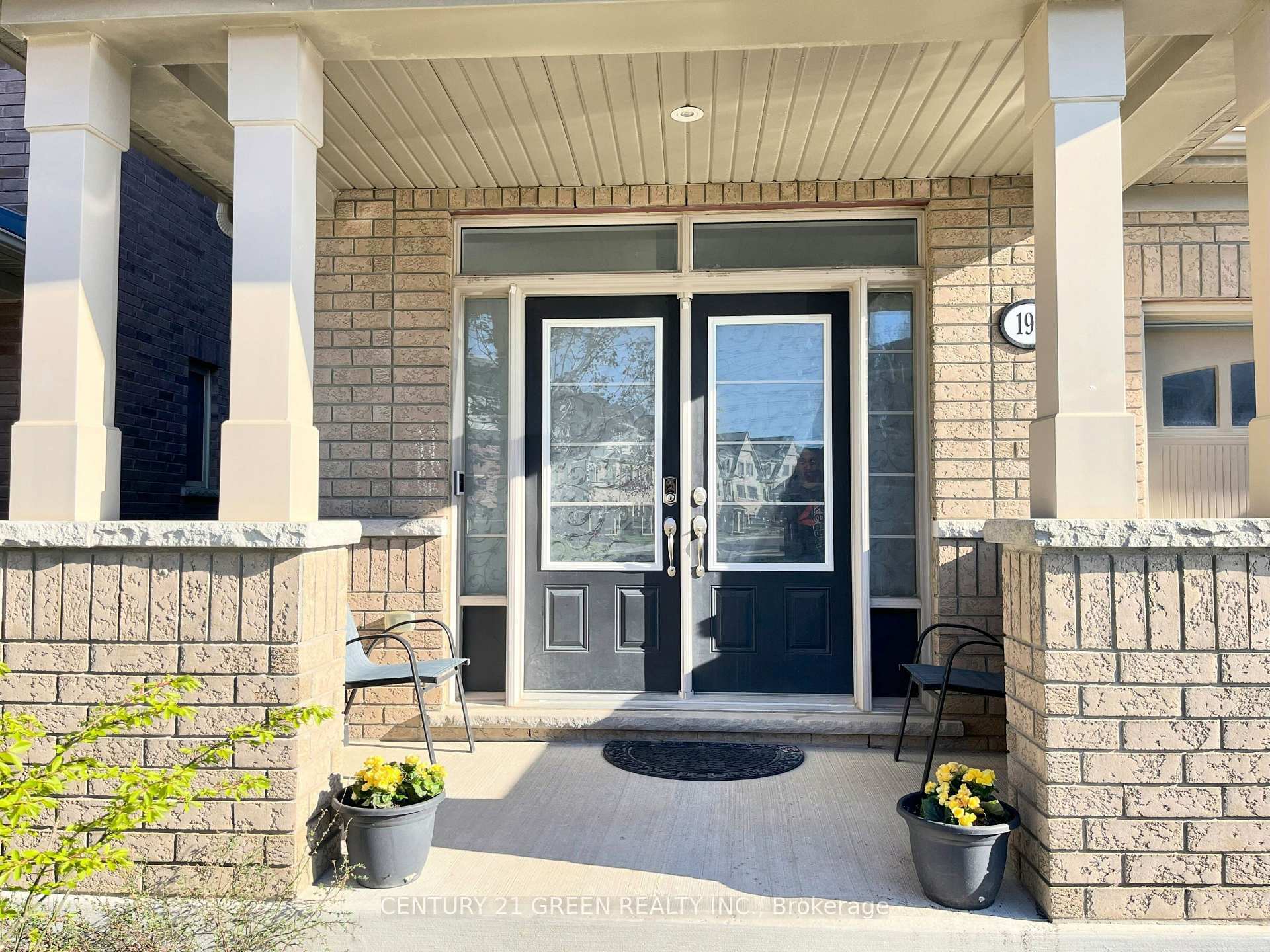 Property Photo: 199 Windfields Farm Drive W ON L1L 0K5