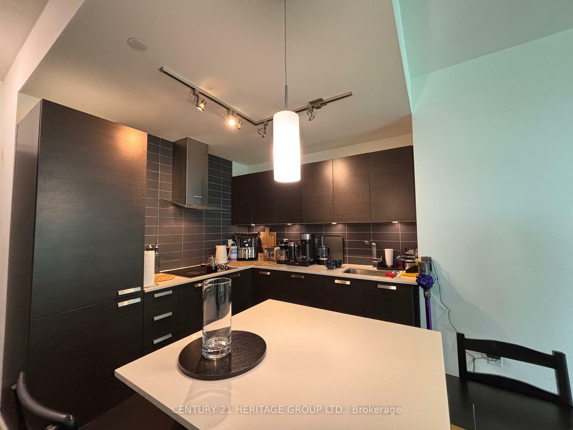 Property Photo: 9 Bogert Avenue 2406 ON M2N 0H3