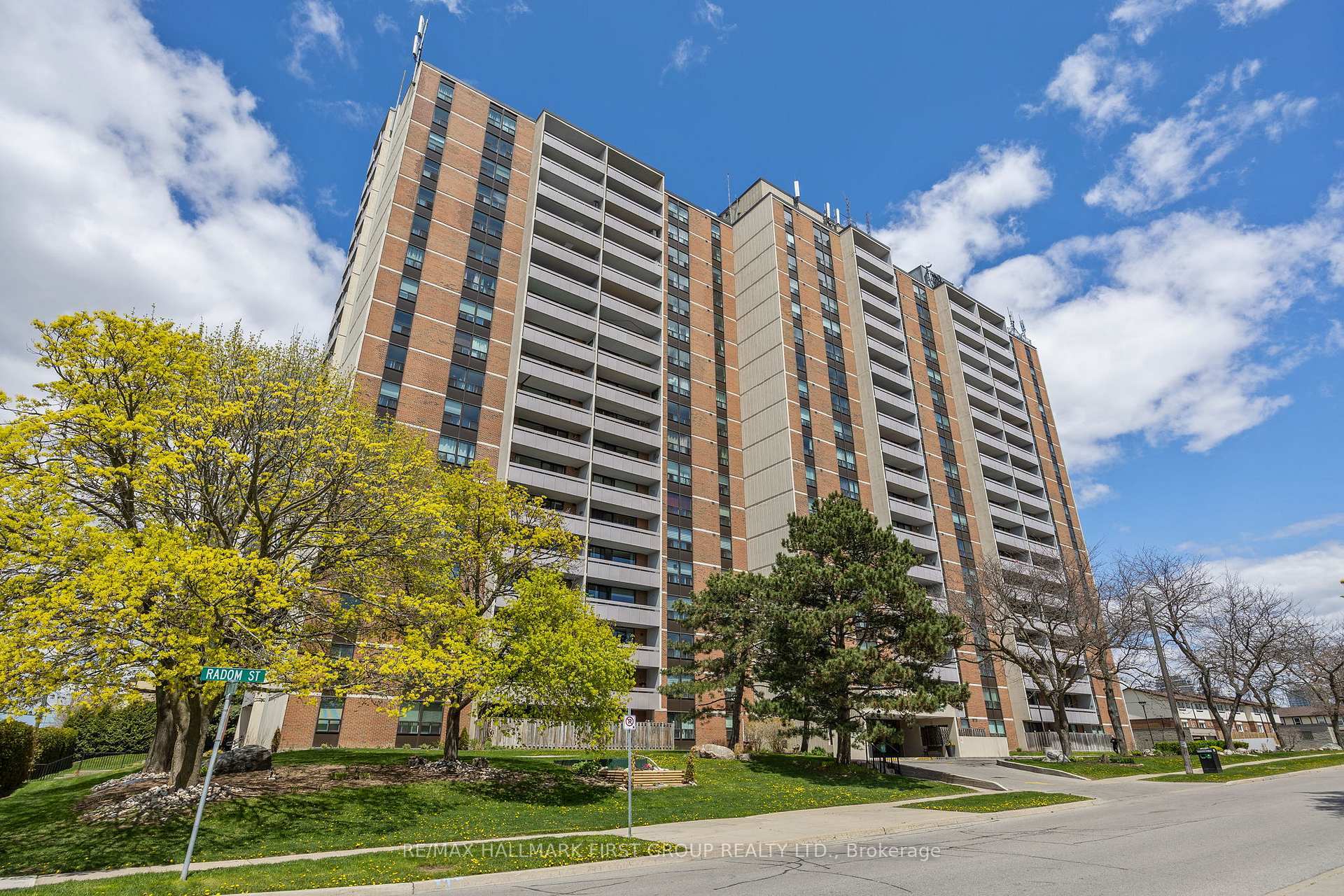 1210 Radom Street 307  Pickering ON L1W 2Z3 photo