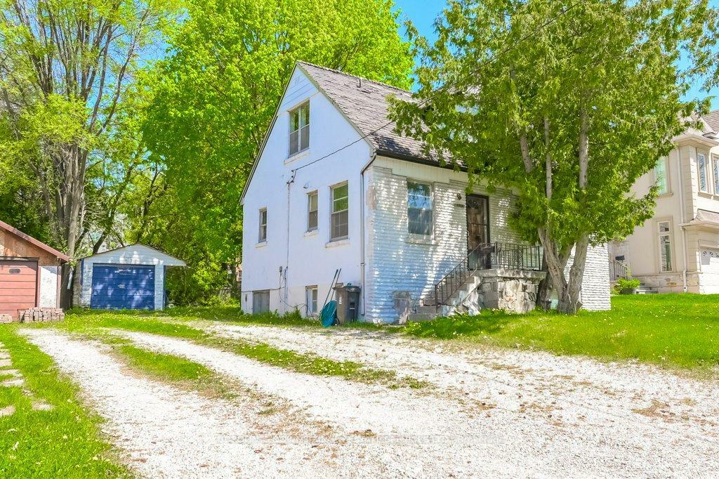 Property Photo: 178 Burndale Avenue ON M2N 1T2