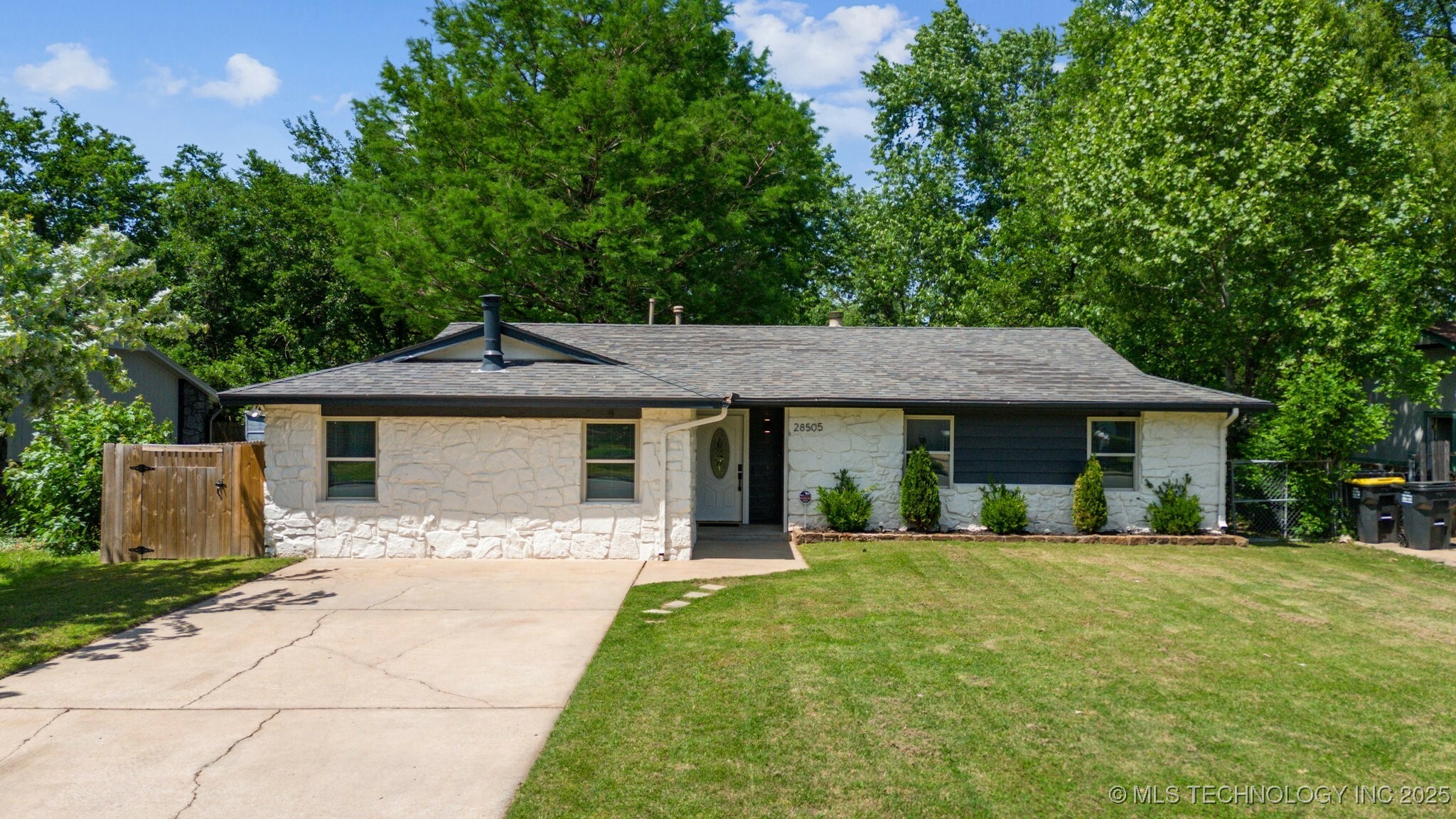 Property Photo: 28505 E 139th Street S OK 74429