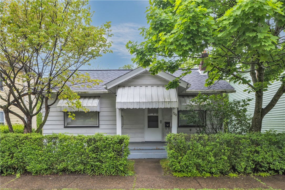 720 Sellers  Jeannette PA 15644 photo