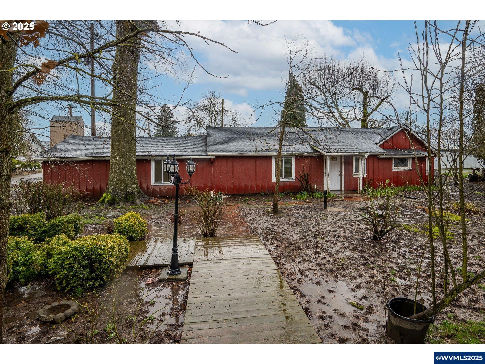 Property Photo: 30045 Highway 99E OR 97377
