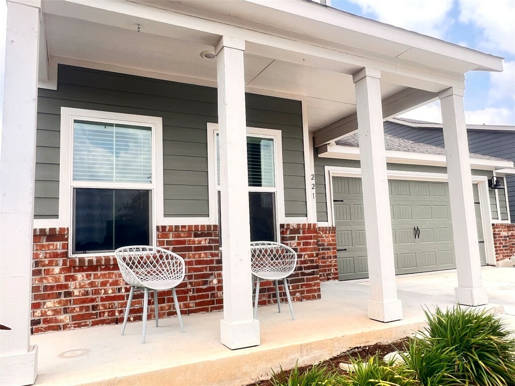 Property Photo: 221 Mendoza TX 78640