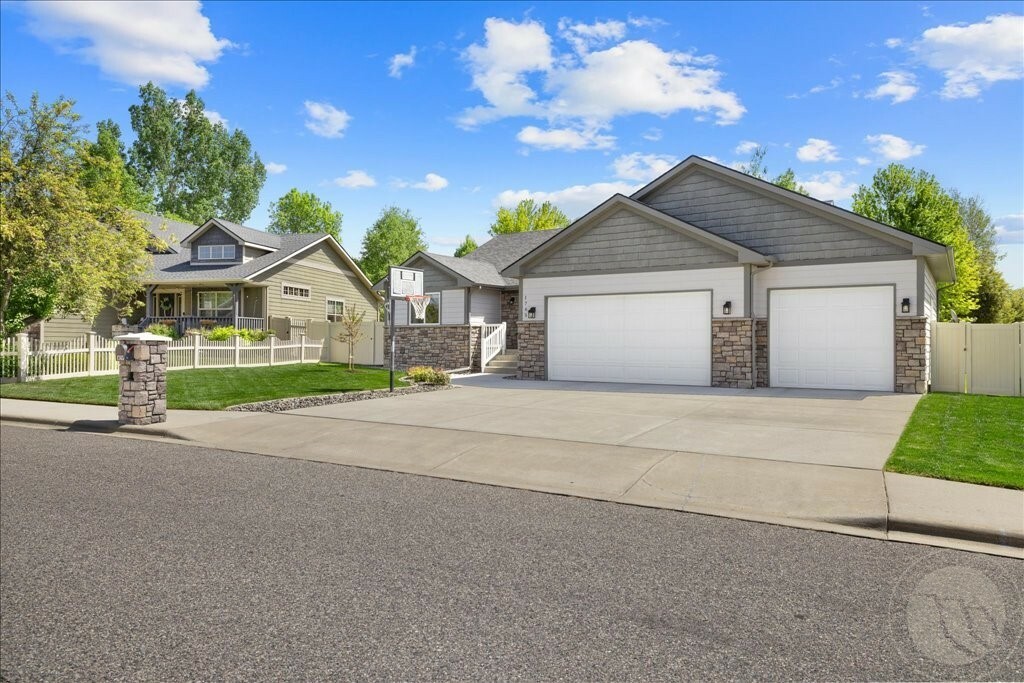 Property Photo: 1765 Chandelier Circle MT 59106