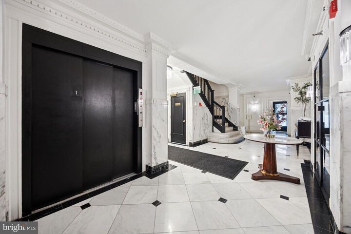 Property Photo: 2201 Chestnut Street 304 PA 19103