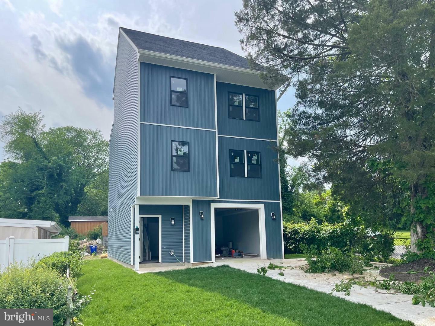 Property Photo: 8906 Chestnut Avenue MD 20720