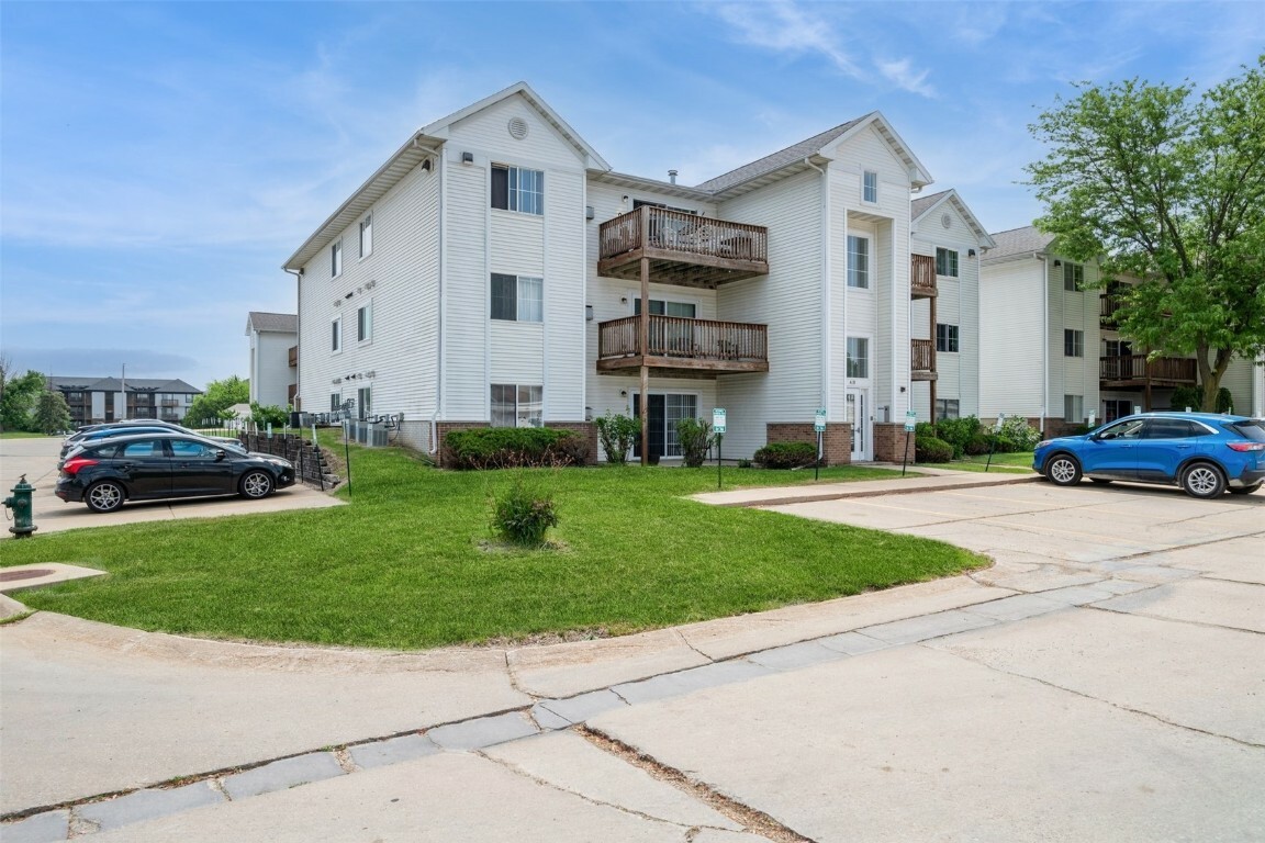 Property Photo: 4611 1st Ave SW Unit #1 IA 52404