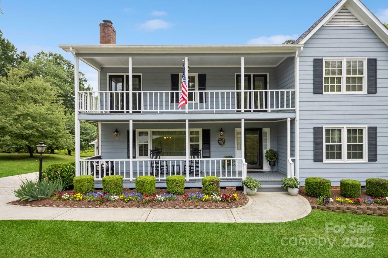 Property Photo: 16612 Grapperhall Drive NC 28078