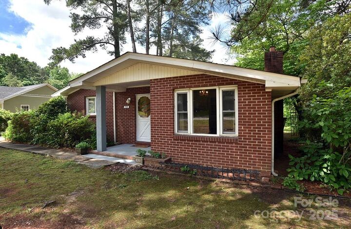 Property Photo:  709 Sunset Drive  NC 28147