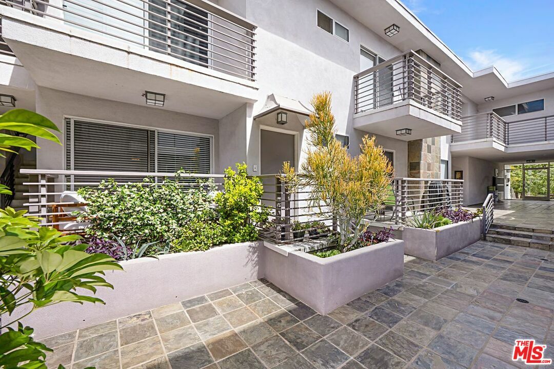 Property Photo: 832 Euclid St CA 90403