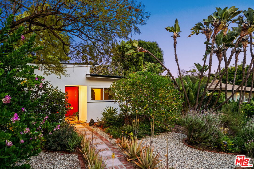 Property Photo: 5940 Varna Ave CA 91401