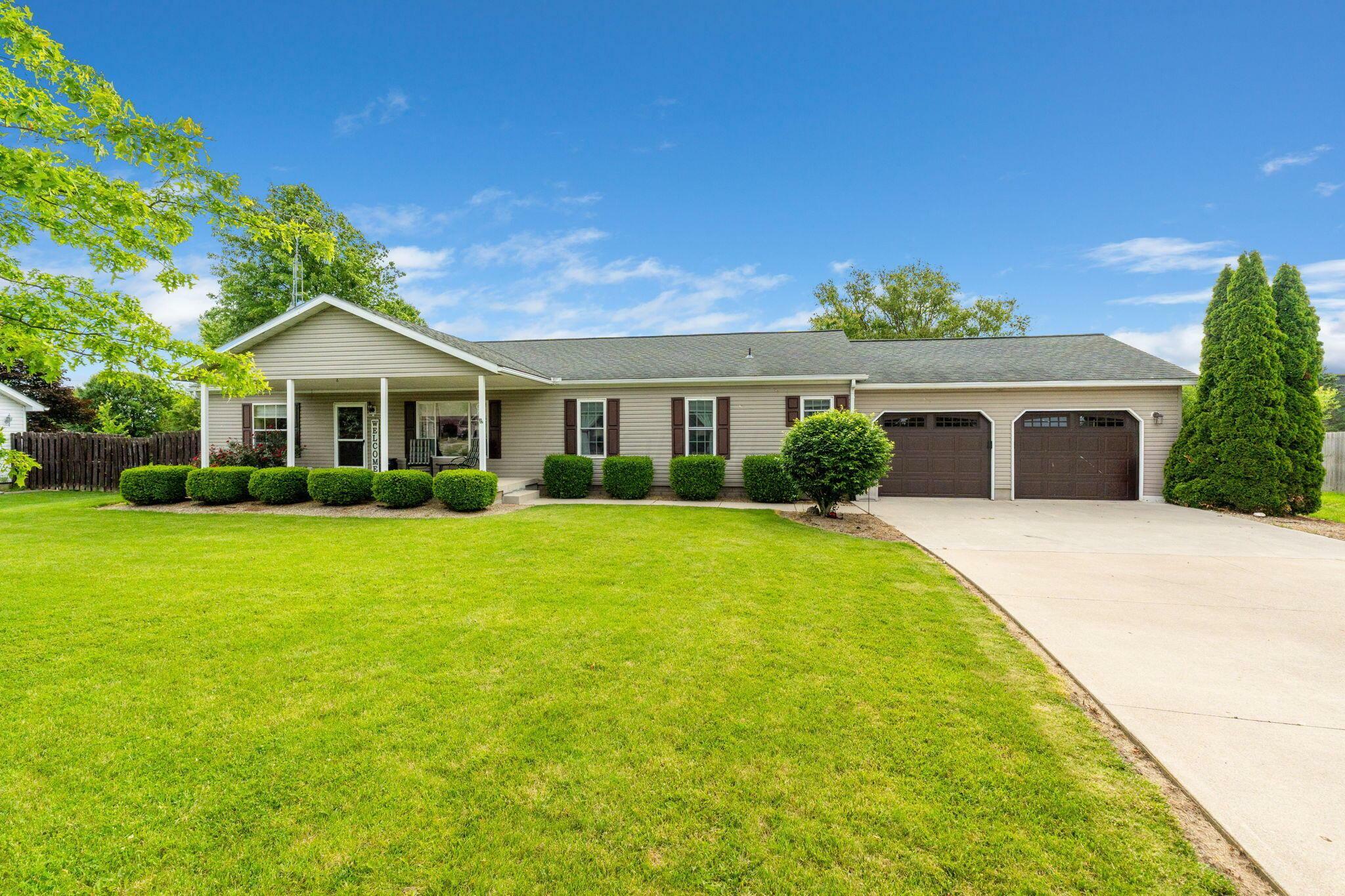 Property Photo: 608 Kells Lane OH 43344