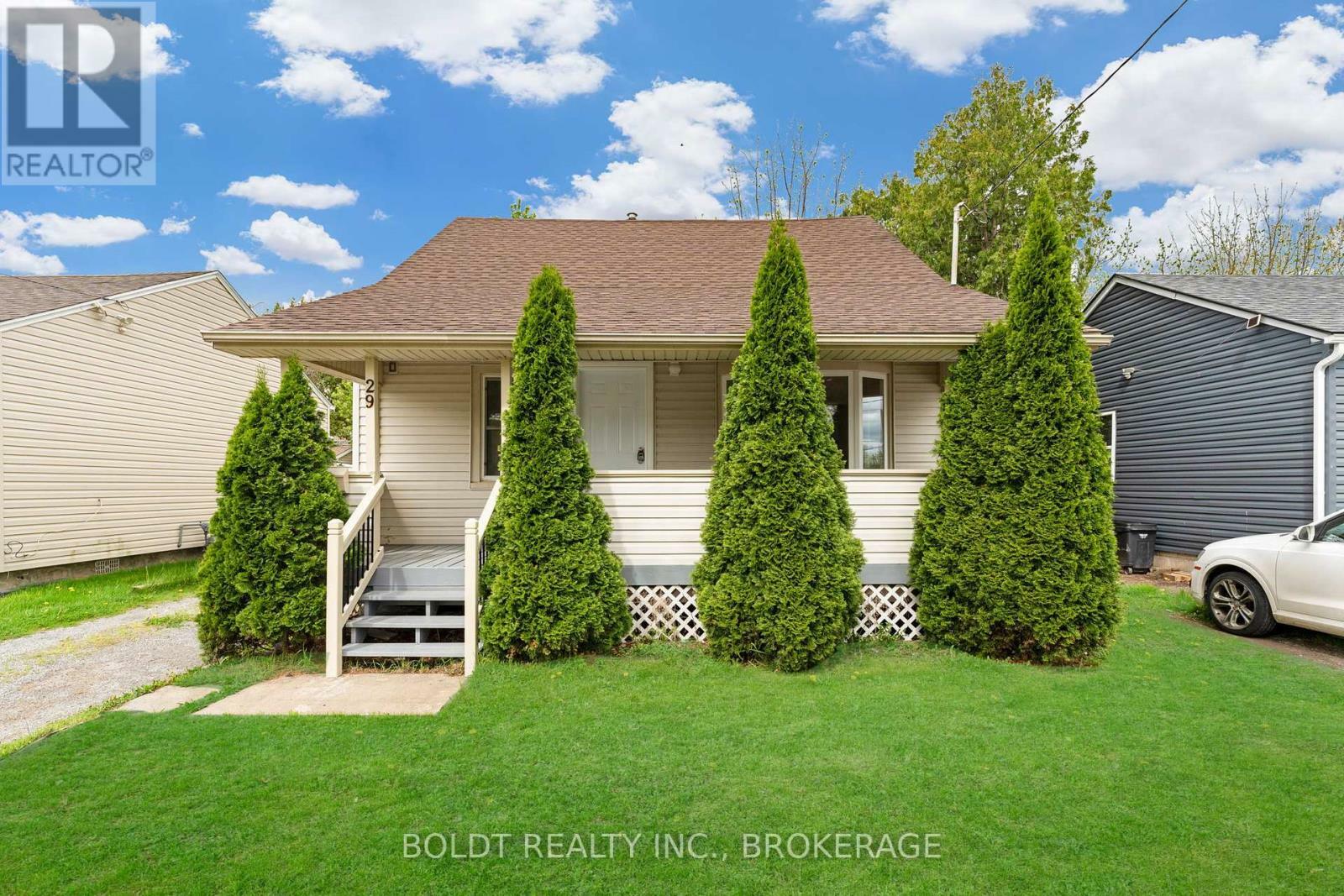 Property Photo: 29 Parkview Road ON L2M 5R8
