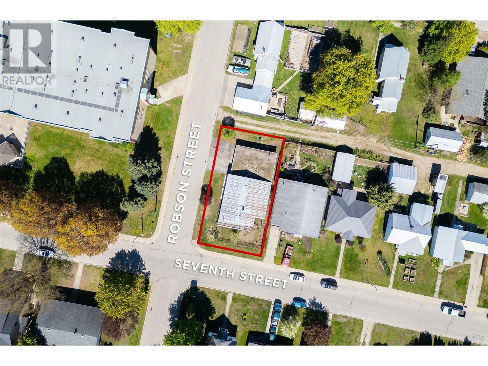 Property Photo: 402 Seventh Street East BC V0E 2S0