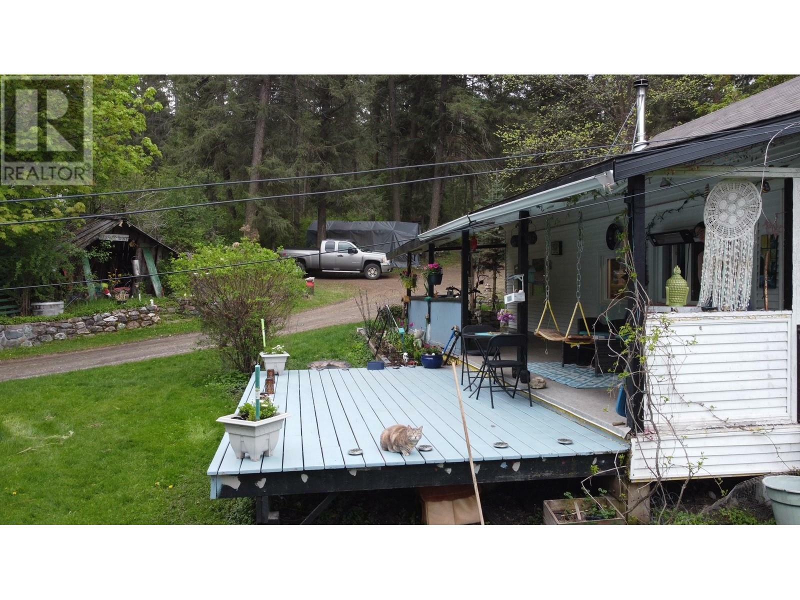 Property Photo: 3900 Highway 3 Highway BC V0H 1Y0