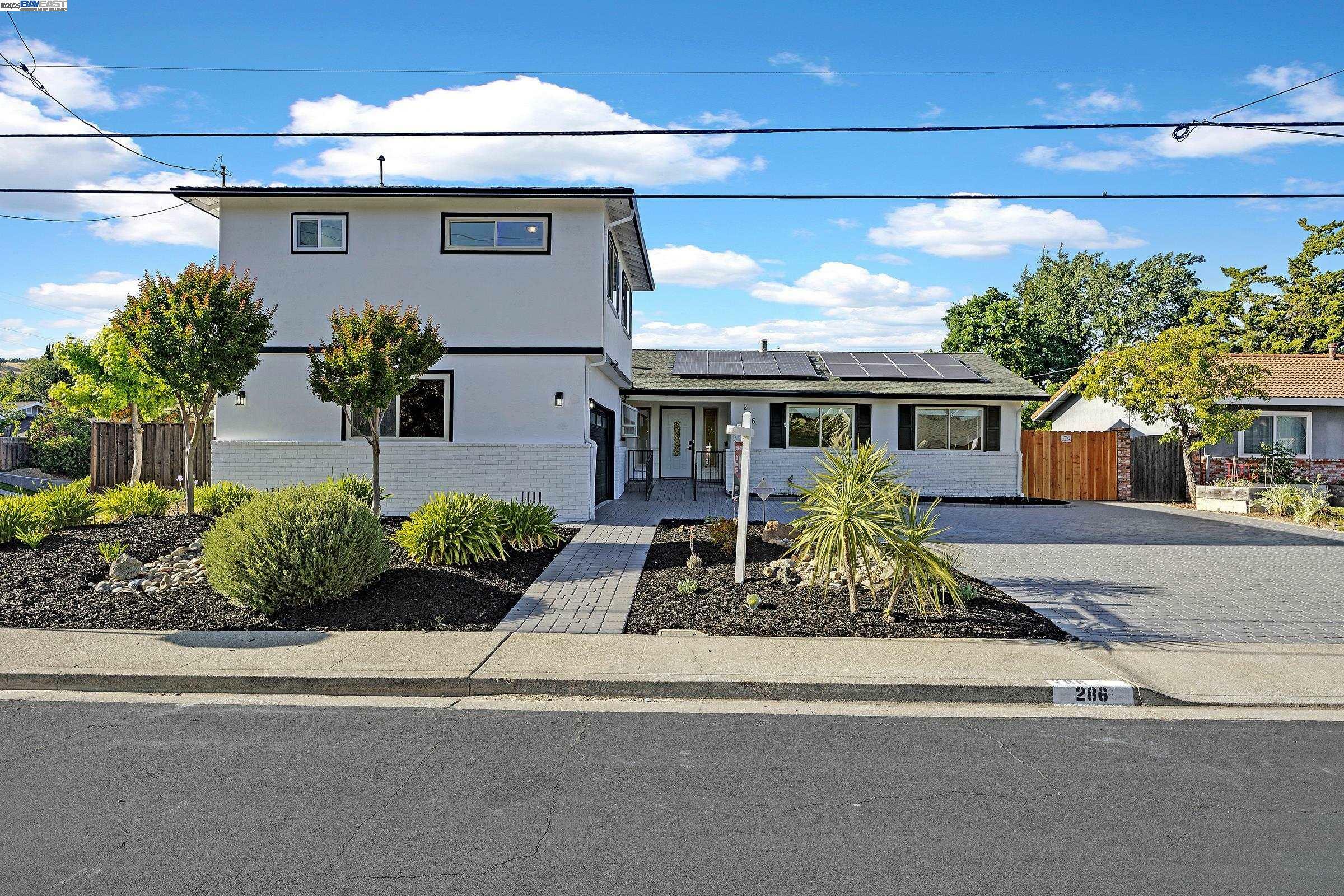Property Photo: 286 Donegal Way CA 94553