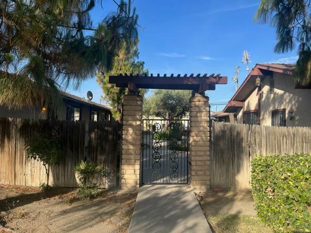 Property Photo: 1402 O Street CA 93622
