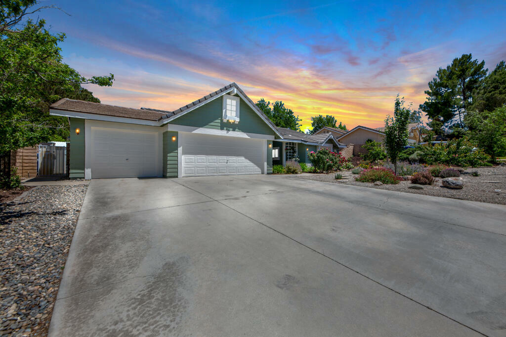Property Photo: 41304 Maple Street CA 93551