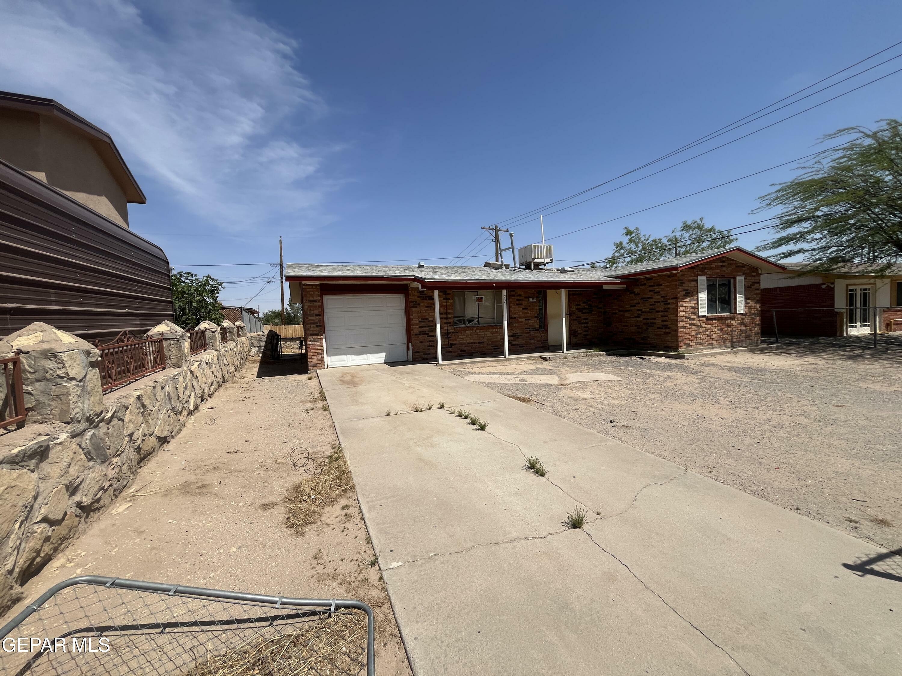 Property Photo: 220 Maravilla Drive TX 79907