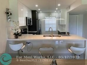 Property Photo: 565 Oaks Ln 305 FL 33069