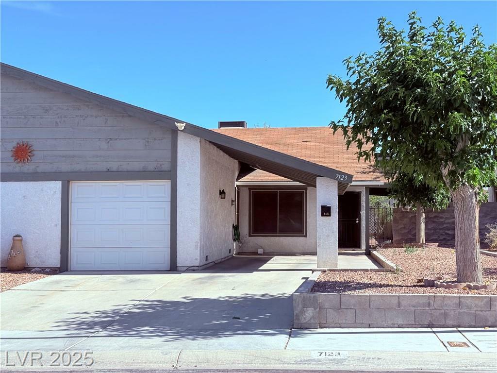 Property Photo: 7123 Kenwood Street NV 89147