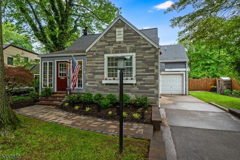 Property Photo: 6 Munsee Dr NJ 07016