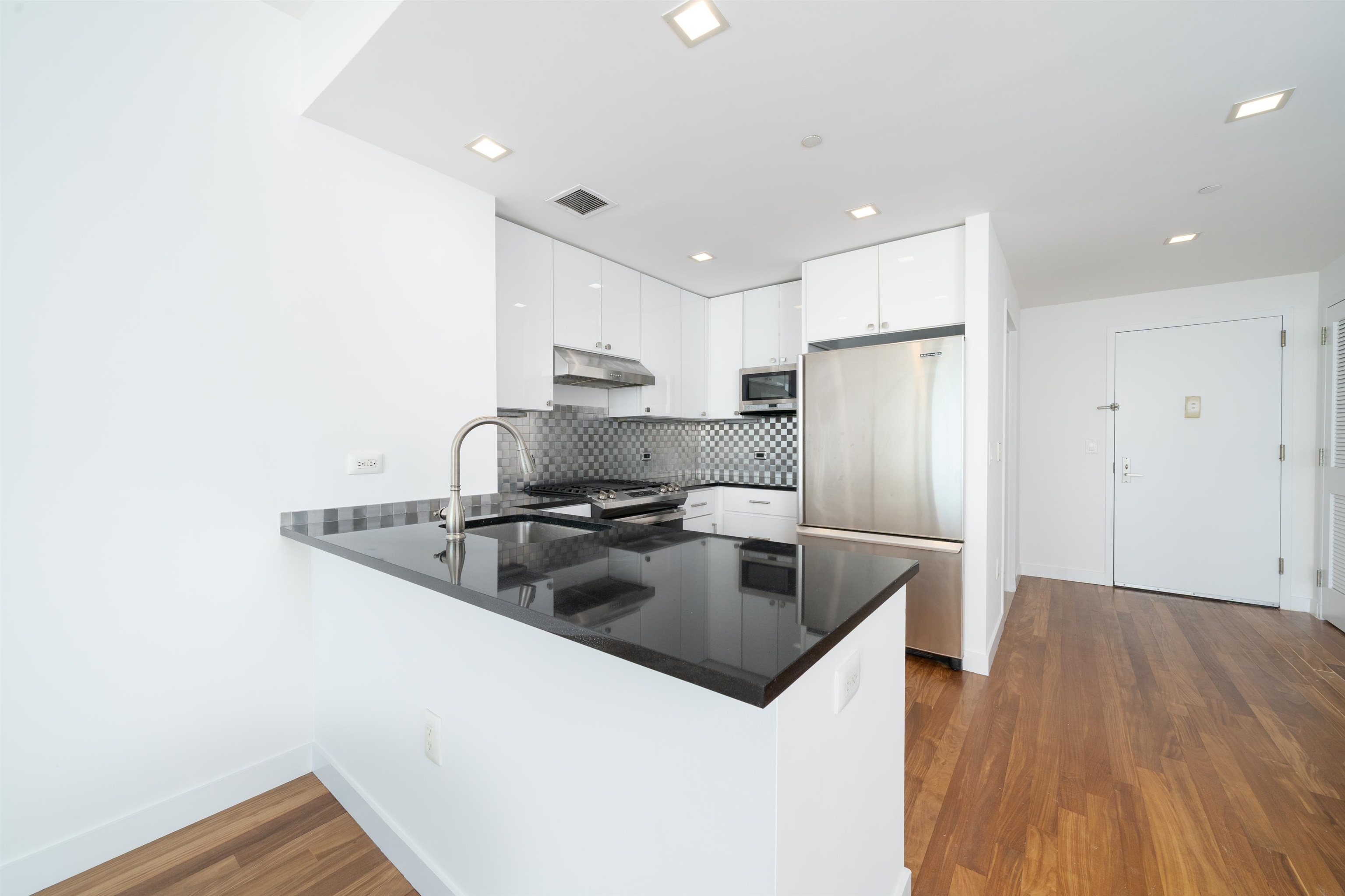Property Photo: 25 Hudson St Ph904 NJ 07302