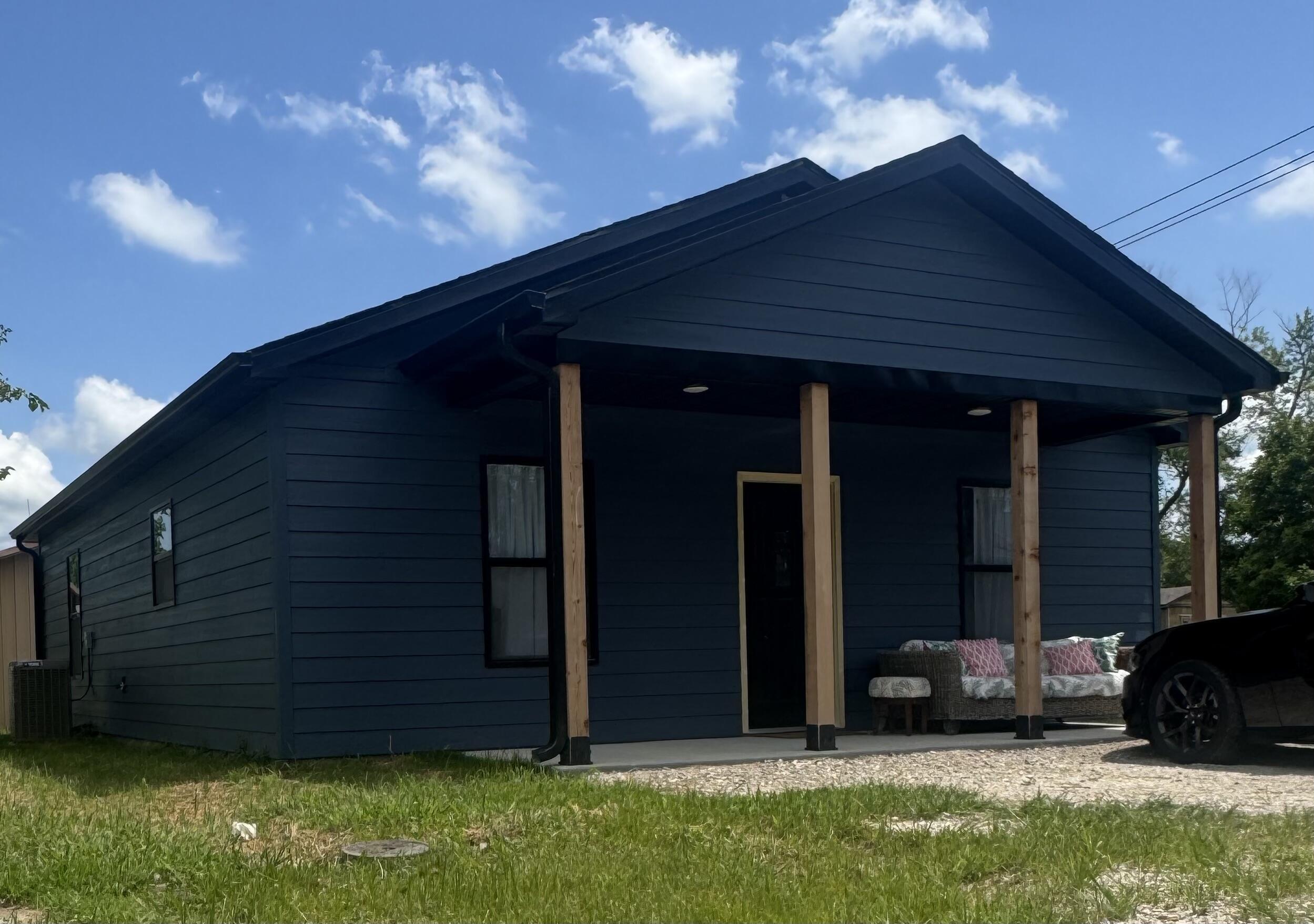 Property Photo: 210 Oak Street MO 65231