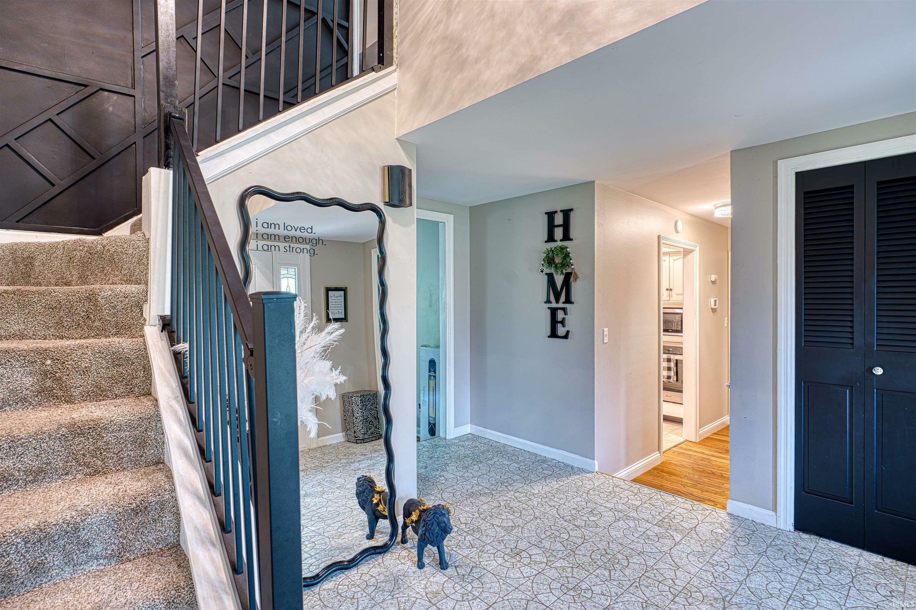 Property Photo: 10711 Williamsburg Drive IN 47630