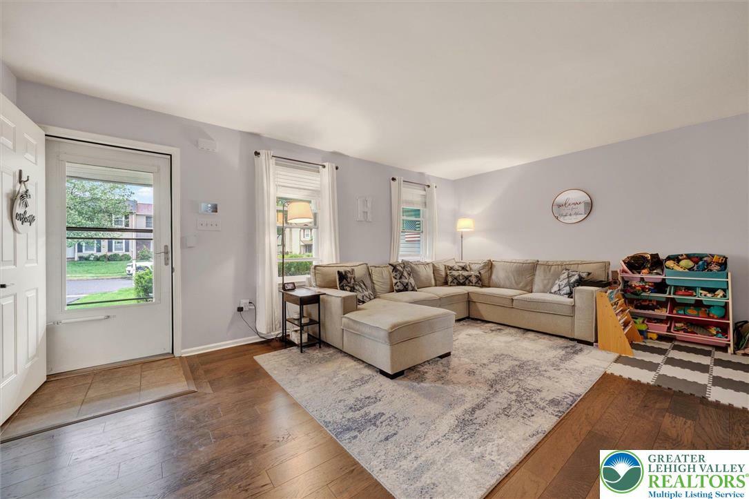 Property Photo: 516 Woodbridge Circle PA 19438