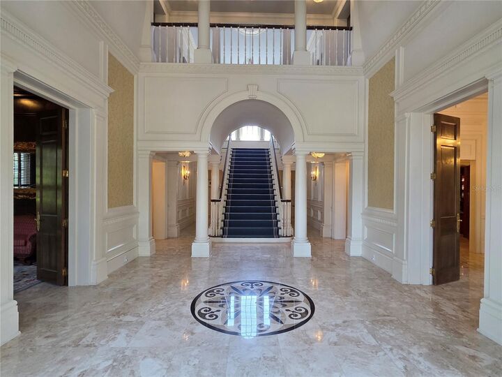 Property Photo:  5002 S Shore Crest Circle  FL 33609 