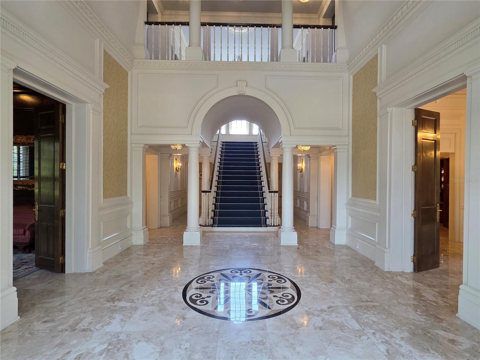 Property Photo: 5002 S Shore Crest Circle FL 33609