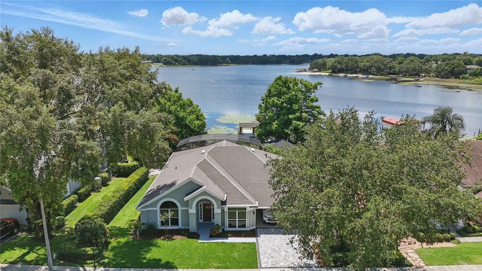 Property Photo: 1113 Hawthorne Cove Drive FL 34761
