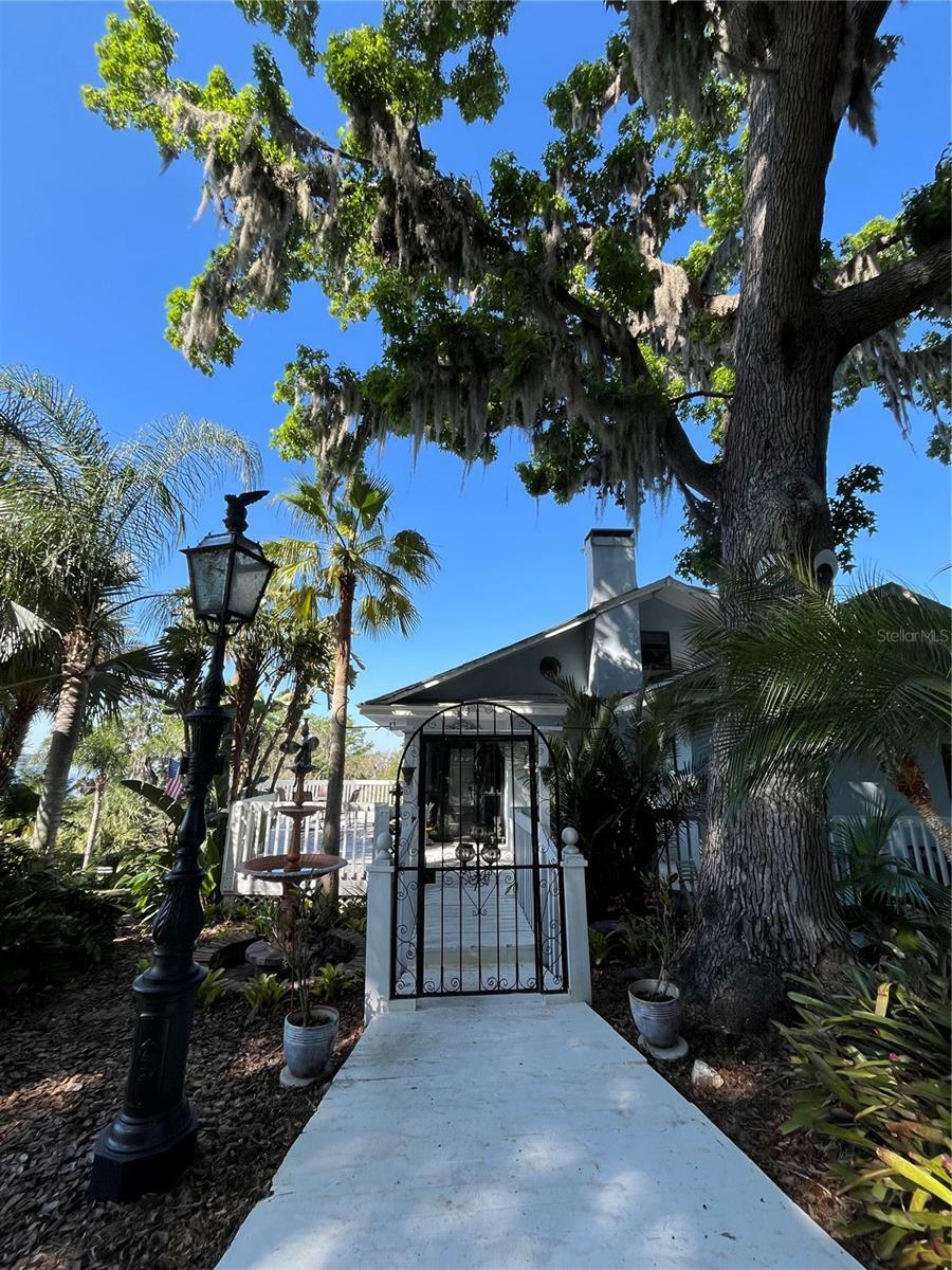 Property Photo:  629 Helen Street  FL 32757 