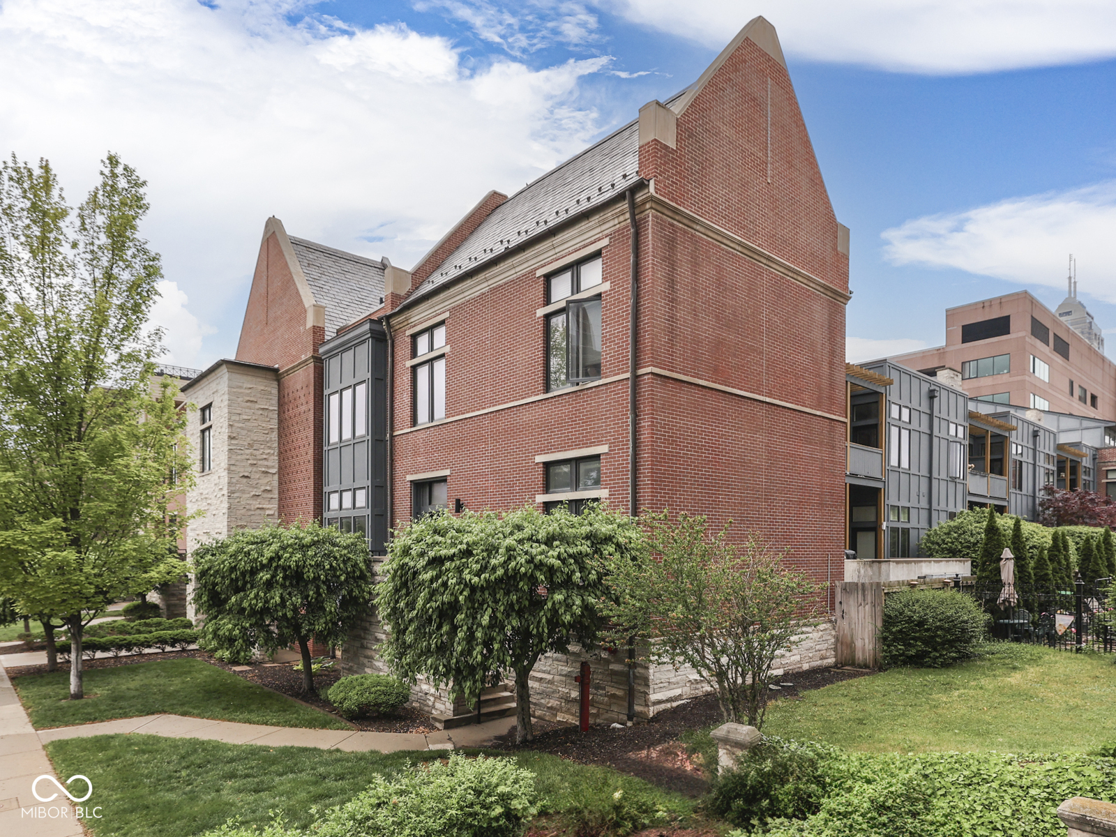Property Photo: 222 N East Street 103 IN 46204