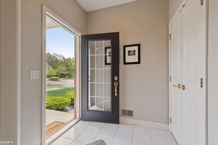 Property Photo: 5393 Forest Ridge Drive MI 48346