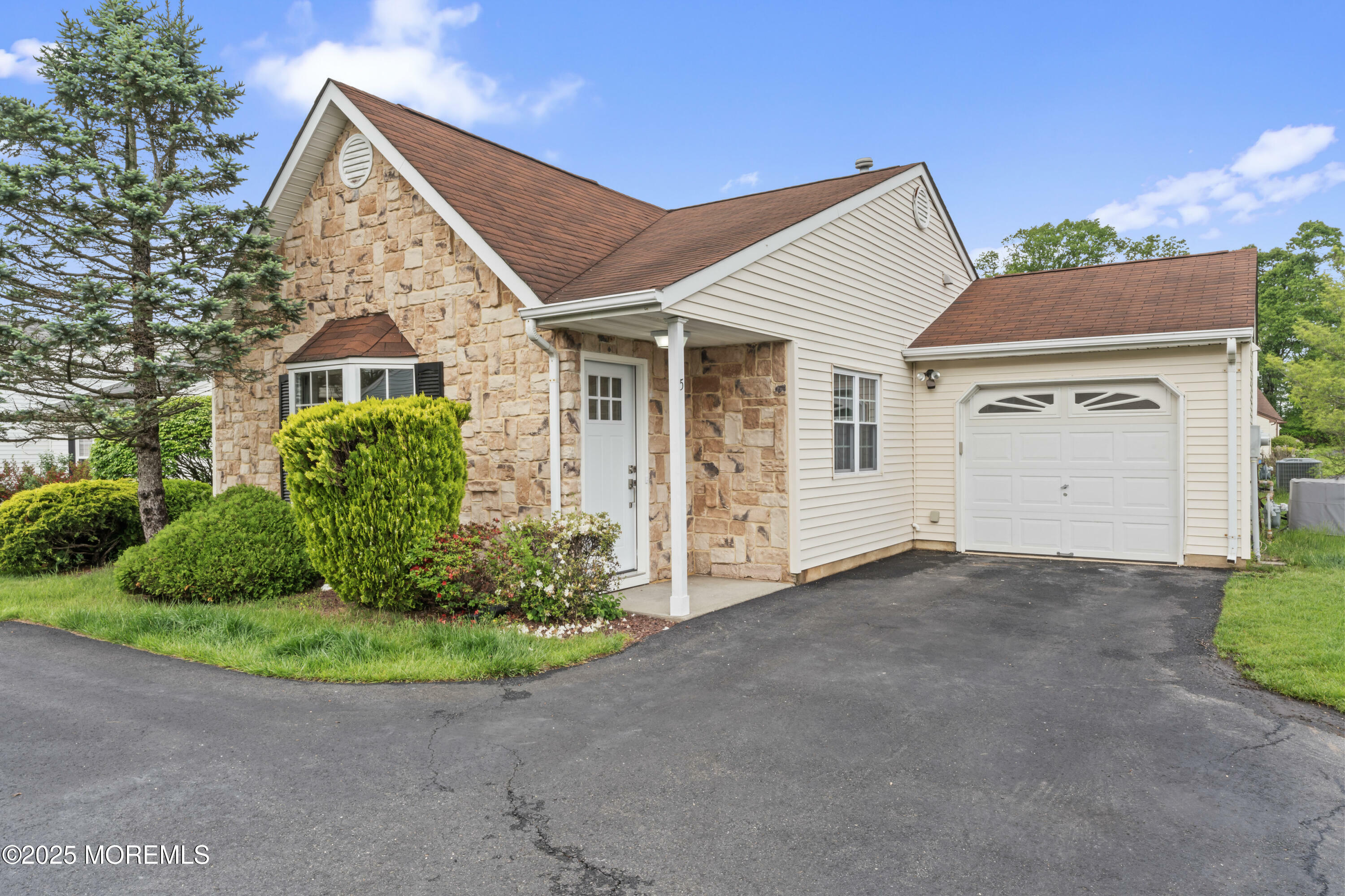 5 Ivy Ridge Close 1000  Freehold NJ 07728 photo