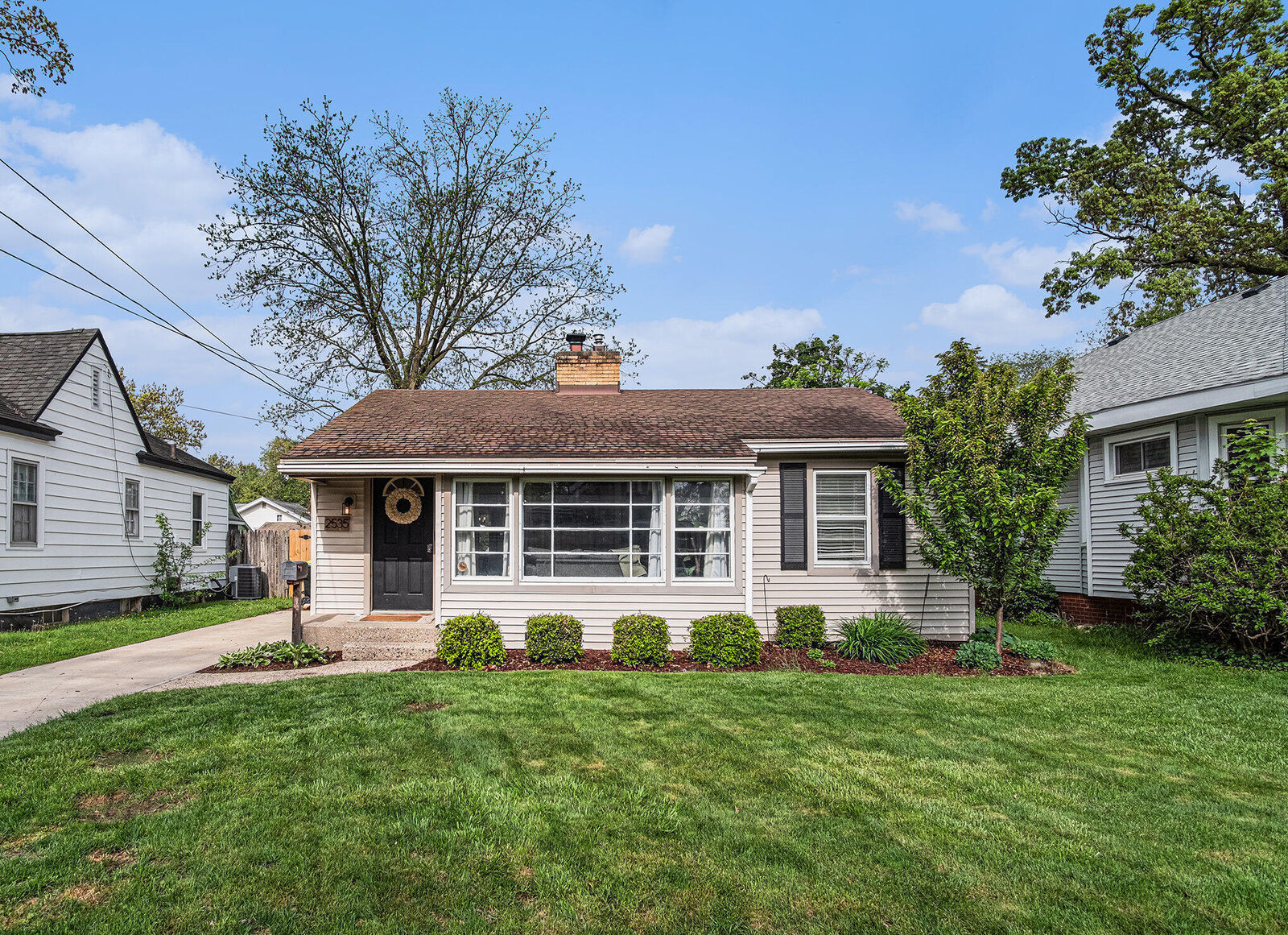 Property Photo: 2535 Wyoming Avenue SW MI 49519