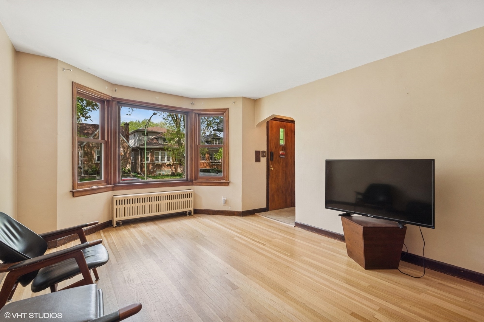 Property Photo: 6321 N Merrimac Avenue IL 60646