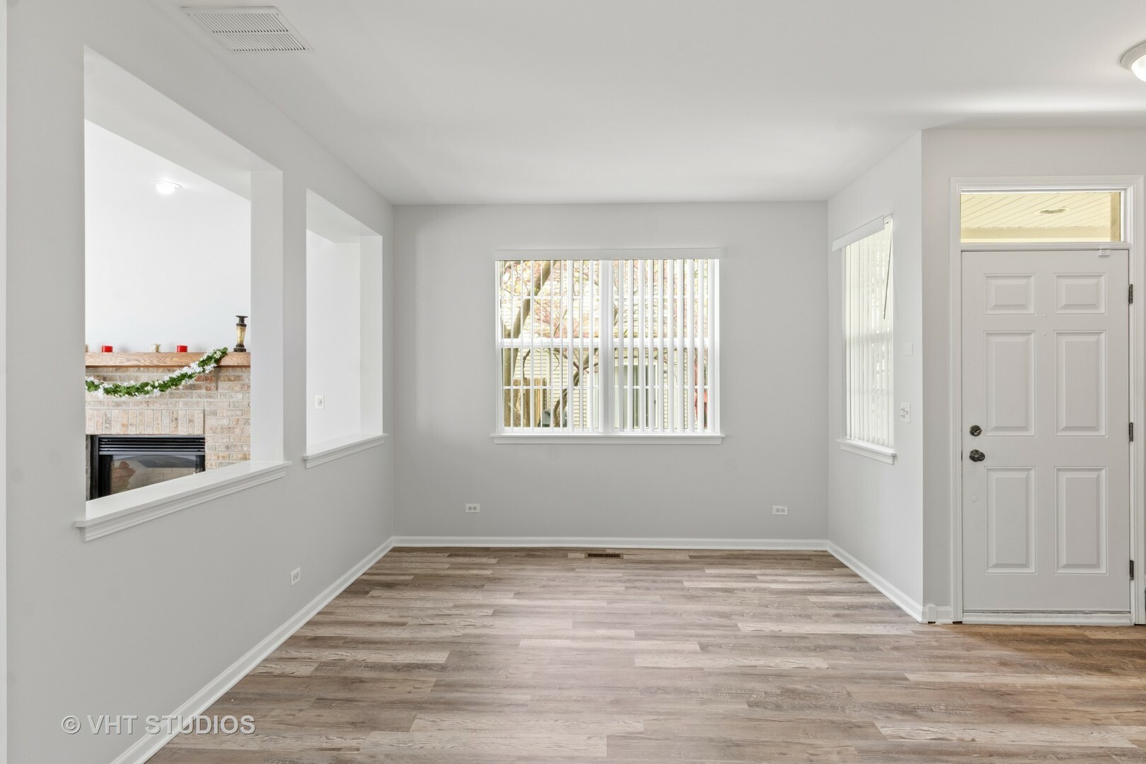 Property Photo: 667 W Jonathan Drive IL 60073