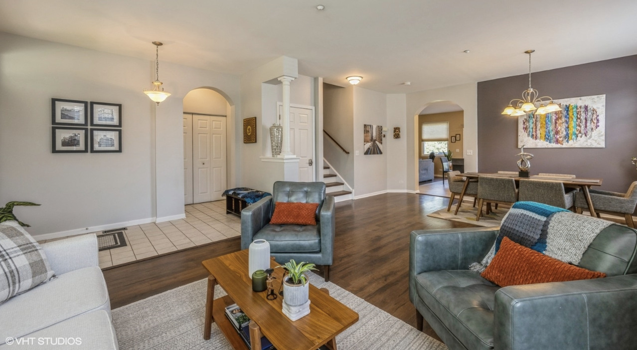Property Photo: 2140 Colchester Avenue IL 60192