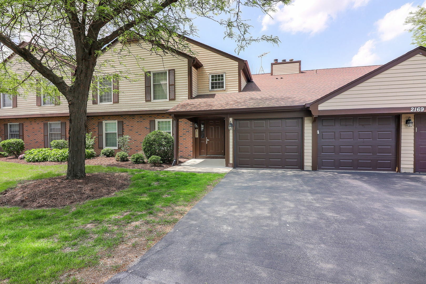 Property Photo: 2169 Sunderland Court 101B IL 60565