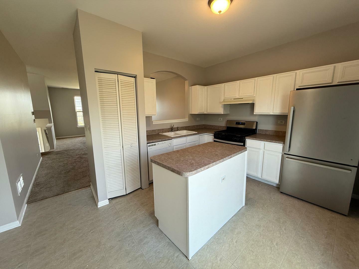 Property Photo: 1624 Fieldstone Drive N IL 60404